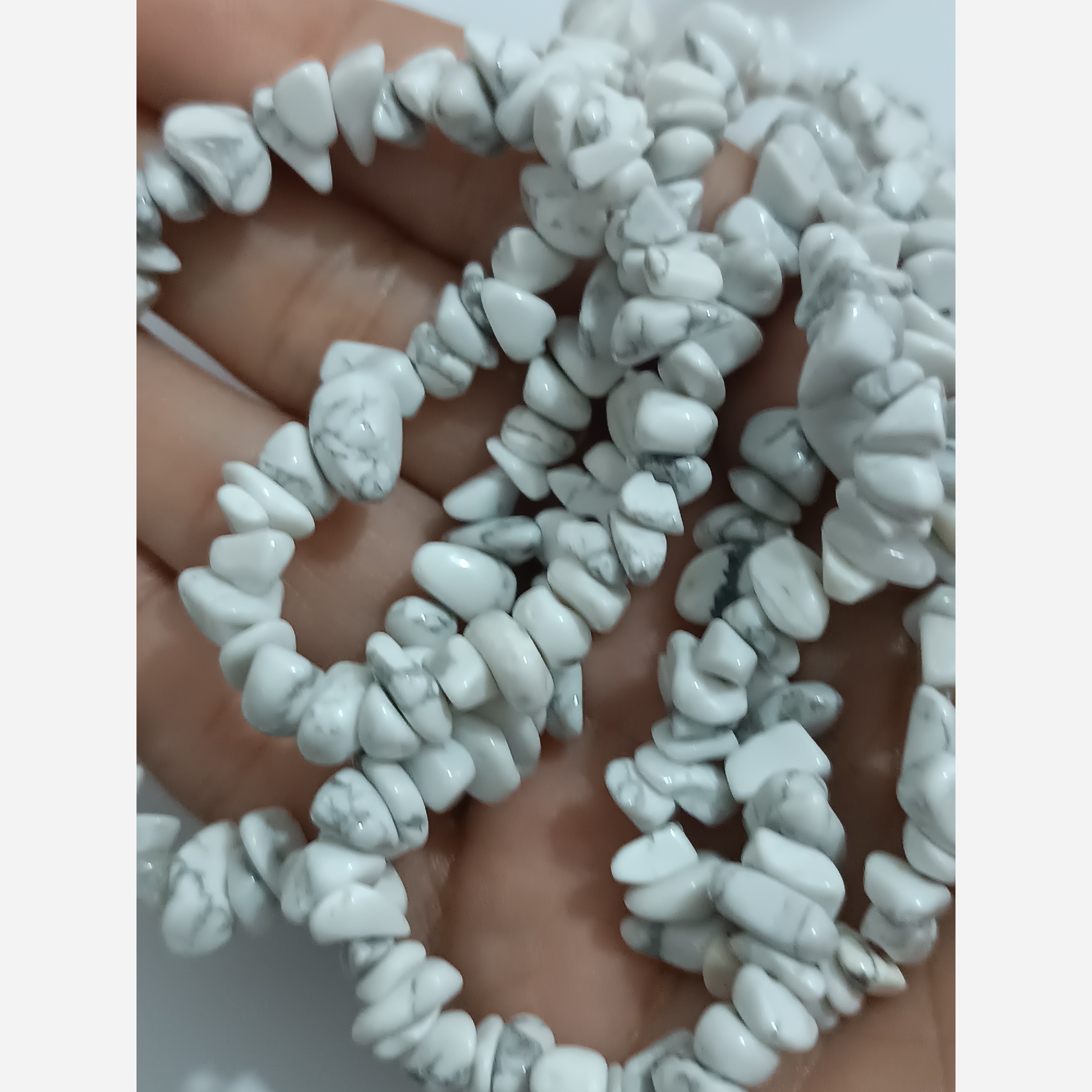 مهره سنگ هائولیت دفرمه اصل و معدنی