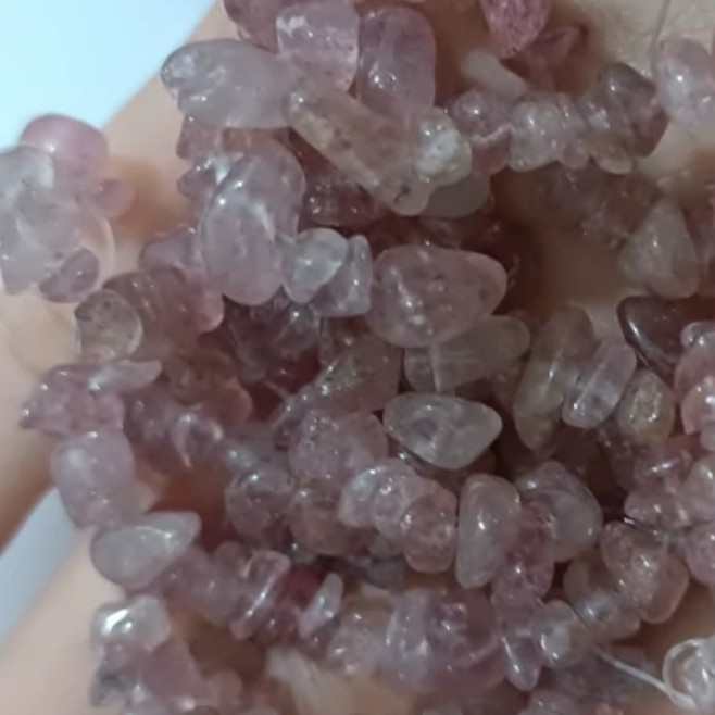 مهره کوارتز استرابری یا کوارتز توت فرنگی دفرمه