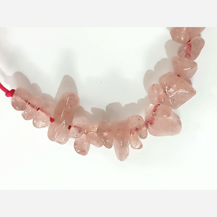 دستبند پرخواص سنگ استرابری اصل مهره دفرمه با بند قابل تنظیم